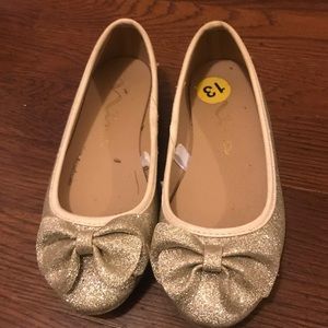 Girls bow slip in’s